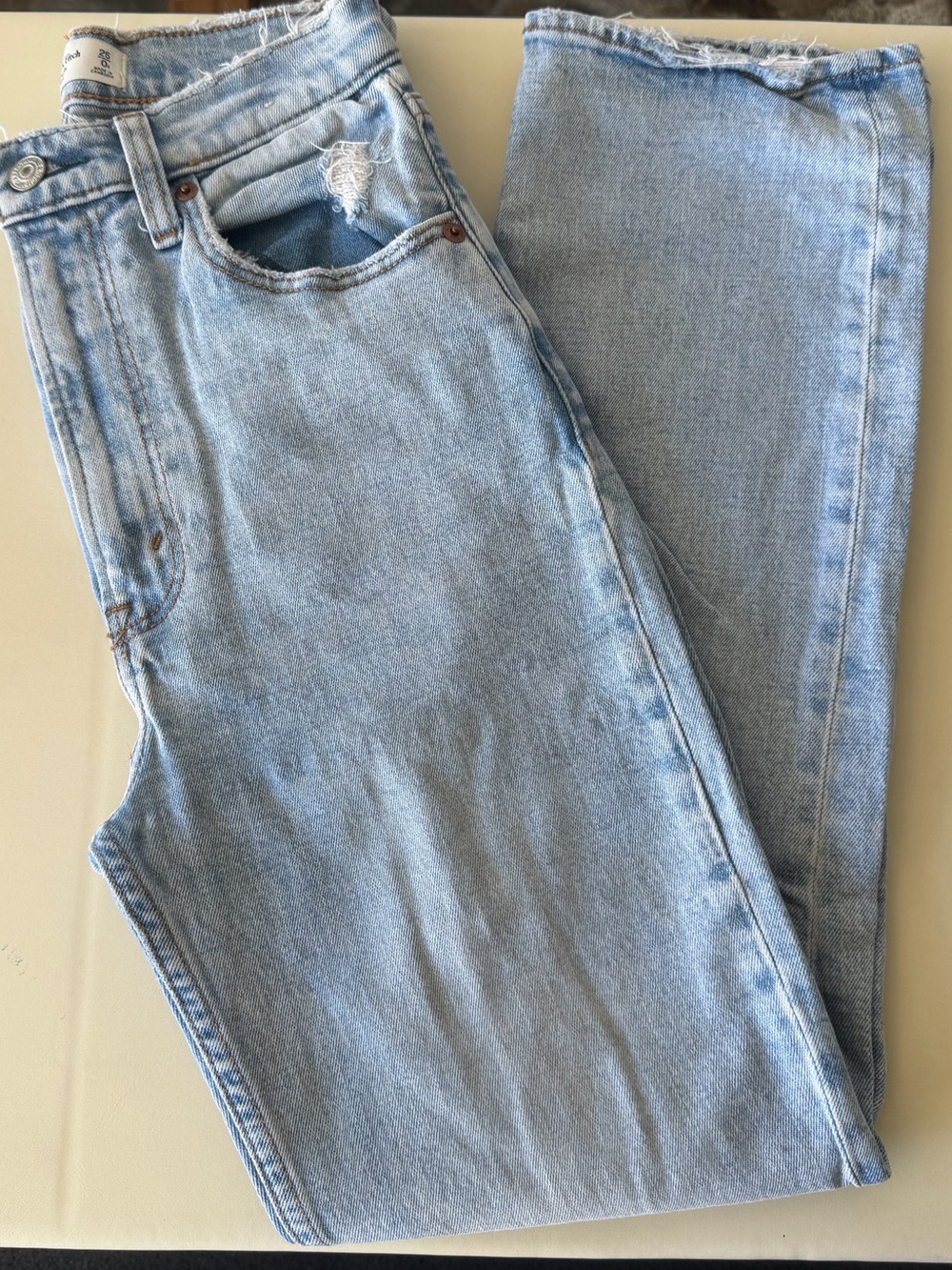 Abercrombie & Fitch• Jeans